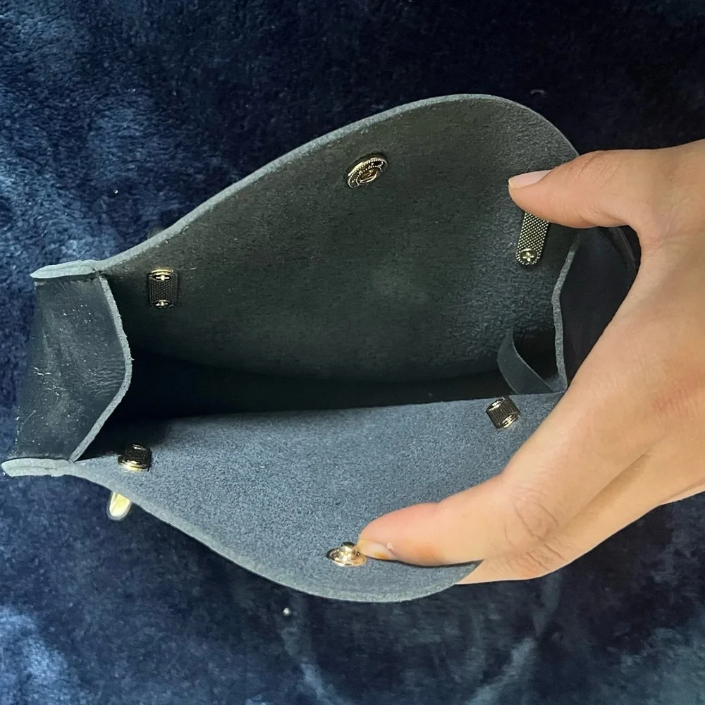 Elegant Black Handbag - Picture 2 of 3